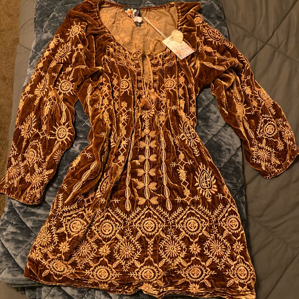 NWT Johnny Was crushed velvet embroidered top